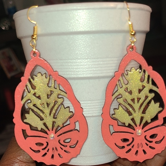 Earring - Picture 1 of 2